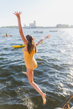 A girl jumps into the fjord in Oslo