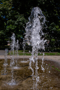 Water splashes from a well