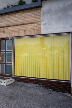 Concealed shop window