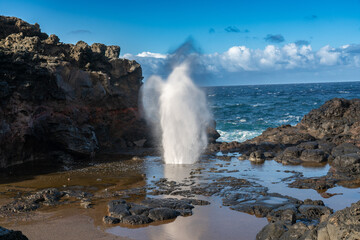 Hawaii: The Aloha State
Experience the breathtaking beauty and vibrant culture of Hawaii, from its stunning beaches and lush landscapes to its rich traditions and welcoming spirit.