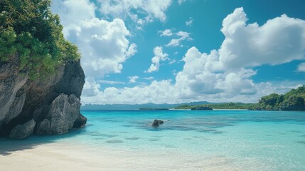 Fototapeta premium 澄んだ青い海と白い砂浜の美しい景色が広がるリゾート地で、リラックスした時間を過ごしている。