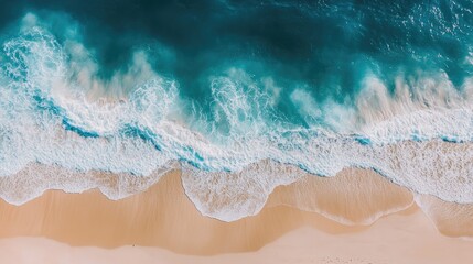 Obraz premium Panoramic shot of a sandy shoreline with waves rolling in softly, offering a peaceful and expansive beach view.