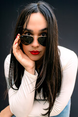 Naklejka premium Retrato de mujer latina 