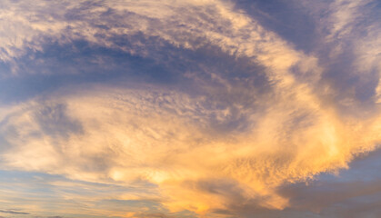 Fototapeta premium clouds in sky during sunset