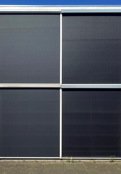 windows with blinds