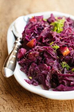 Braised red cabbage