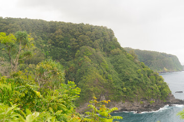 Hawaii: The Aloha State
Experience the breathtaking beauty and vibrant culture of Hawaii, from its stunning beaches and lush landscapes to its rich traditions and welcoming spirit.