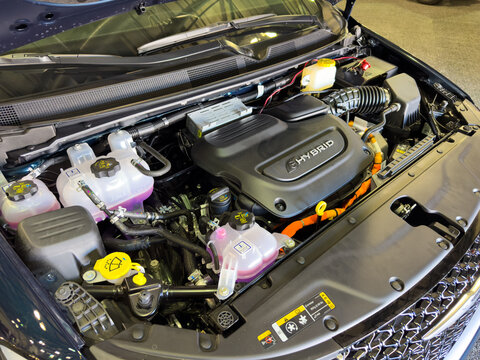 Chrysler Pacifica minivan e-hybrid engine closeup.