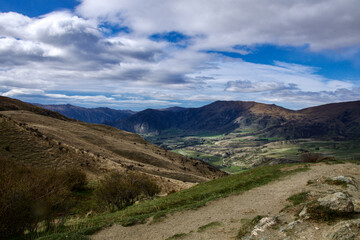 Fototapeta premium Lookout from Queenstown to Wannika overlooking a valley on a windy day in New Zealand
