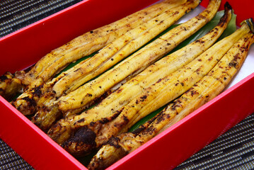 炭火で焼きあげる焼き穴子