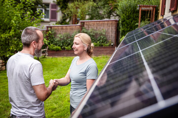 a craftsman or electrician shakes hands with a customer © M.Dörr & M.Frommherz