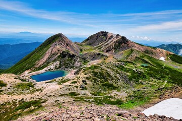 白山の御前峰と翠ヶ池