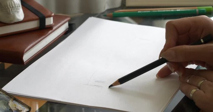Artist Sketching the Hungarian parliament with a pencil 1. Fast Motion
