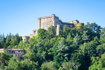 Obraz premium Medieval castle ¨Malaspina di Fosdinovo¨ on a hill in northern Tuscany, Italy