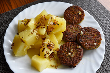 Falafel with broad beans and potatoes
