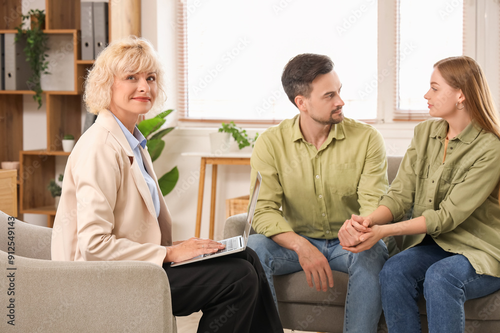 Sticker female psychologist with laptop and young couple sitting in office