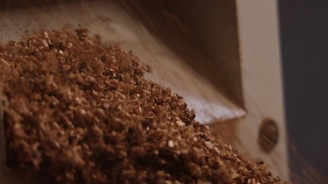 Chip production in the woodworking process on the jointer 