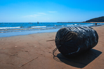 遠浅の海の海水浴場