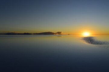 Naklejka premium Pôr do sol no Salar de Uyuni na Bolívia