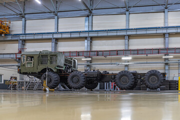 Conveyor for the production of multi-axle cross-country vehicles. Plant workshop.