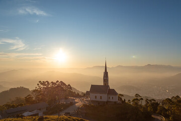 Obraz premium Panorâmica com Pôr do Sol no Morro Boa Vista e Chiesetta Alpina, Jaraguá do Sul, Santa Catarina