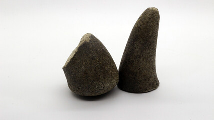 Broken stone grinder