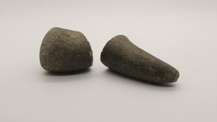 Broken stone grinder