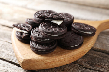 Many tasty sandwich cookies on wooden table