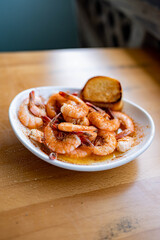Steamed shrimp with seasoning and toasted bread appetizer