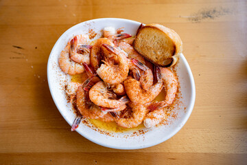 Steamed shrimp with seasoning and toasted bread appetizer