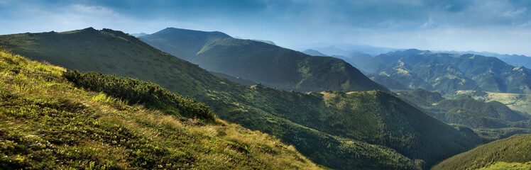 Fototapeta premium panoramic view of tourist route, of the Chornohirsky ridge in Carpathians, Ukraine.