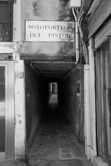 Charming Venetian Alleyway Under Sotoportego del Pistor Sign