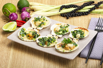 Grilled scallops with green onion