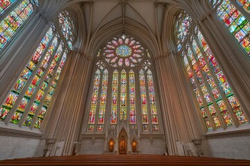 Obraz premium Majestic Stained Glass Windows in a Cathedral Interior