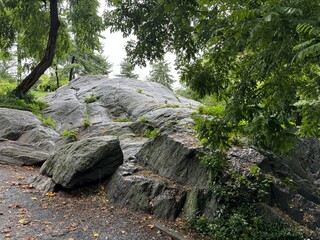 Fototapeta premium Central Park Rocks, Cloudy Day