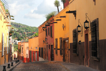 Fototapeta premium Streets of San Miguel de Allende, Guanajuato, a colonial city in Mexico famous for its architecture, restaurants and cultural festivals
