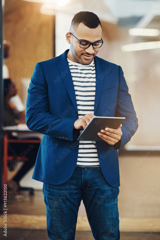 Leinwandbilder tablet, research and happy businessman in office, idea or internet browsing. thinking, communication