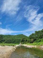 계곡 하천 강 숲 산 풍경 하늘 구름