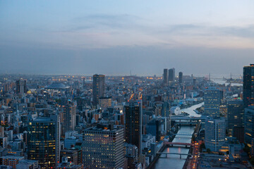 夕方の土佐堀川の景色