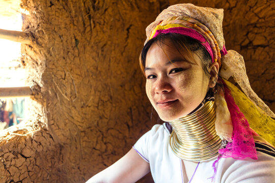 Portrait of woman of Padaung (long neck) ethnicity, Thailand