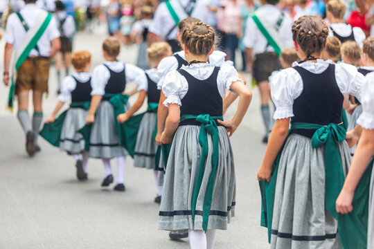 Tracht - Allg&auml;u - Dirndel - Umzug - M&auml;dchen