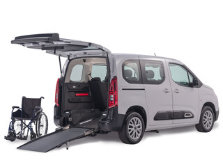 Automobile speciale per disabili.