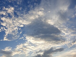 Obraz premium The natural blue sky with black and white clouds