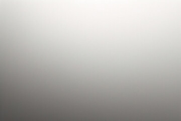 Fondo liso plateado brillante. Textura azul claro metálica suave. Ilustración abstracta de destellos y sombras.