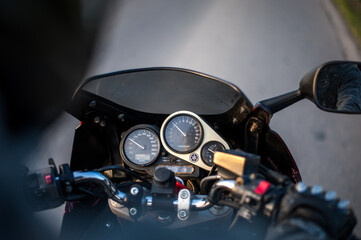 behind the back of a motor bike driver i the movement on the side road