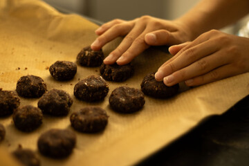 place the cookies on the baking tray