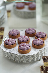 Cookies with cream on a glass stand.