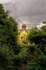 Obraz premium Pitlochry typical house between the trees. Highlands of Scotland. Scotland, United Kingdom. 