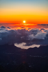 Fototapeta premium Vereda do Areeiro Sunrise - Pico Areeiro- Madeira