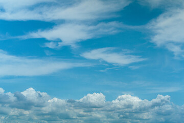 Obraz premium 夏の青空と白い雲
